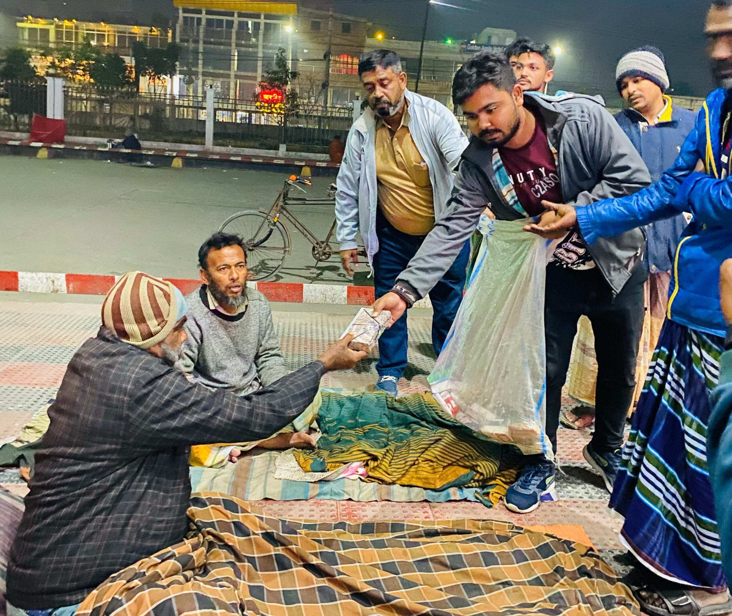 মানবতার ফেরিওয়ালা "আজিজুর রহমান"